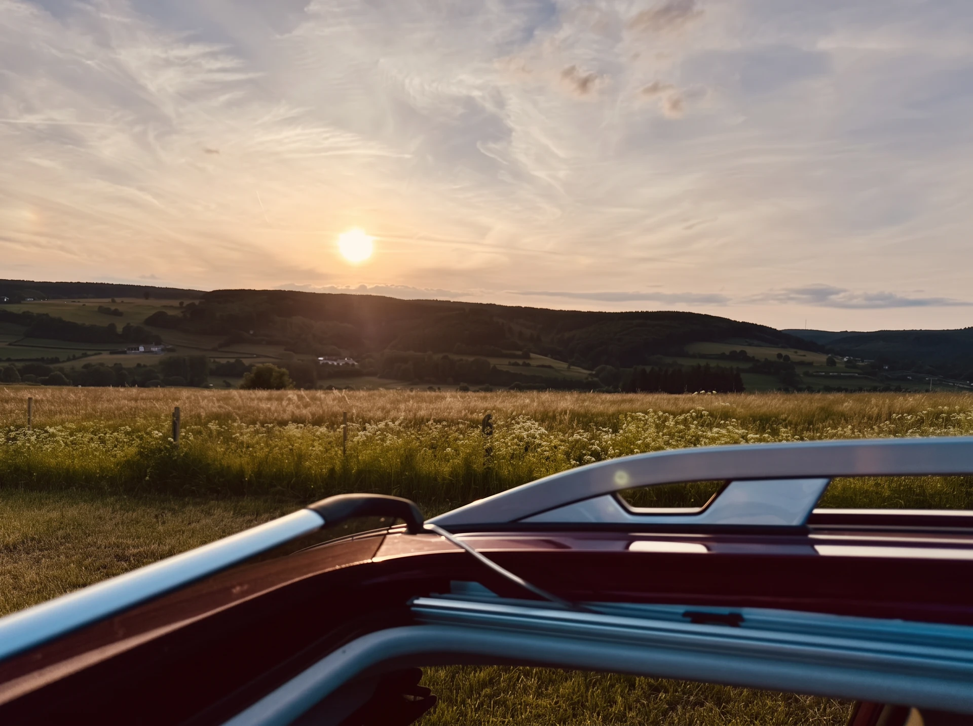 Zonsondergang over de heuvels